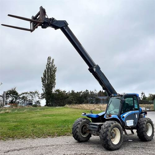 New Holland LM435 A - 伸缩臂叉装车:图4 New Holland LM435 A - 伸缩臂叉装车:图4