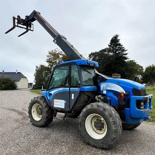 New Holland LM435 A - 伸缩臂叉装车:图1 New Holland LM435 A - 伸缩臂叉装车:图1