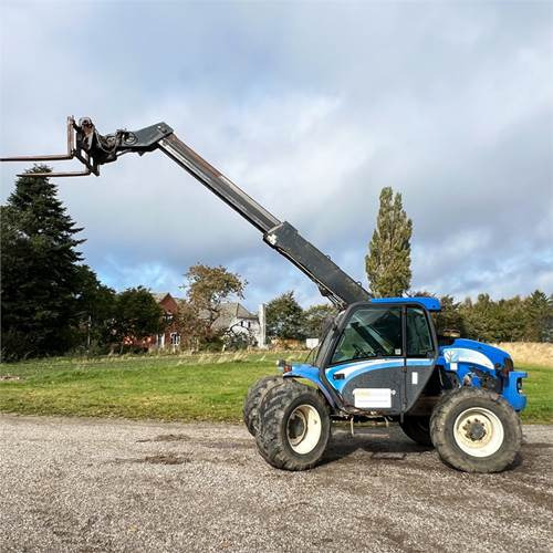 New Holland LM435 A - 伸缩臂叉装车:图2 New Holland LM435 A - 伸缩臂叉装车:图2