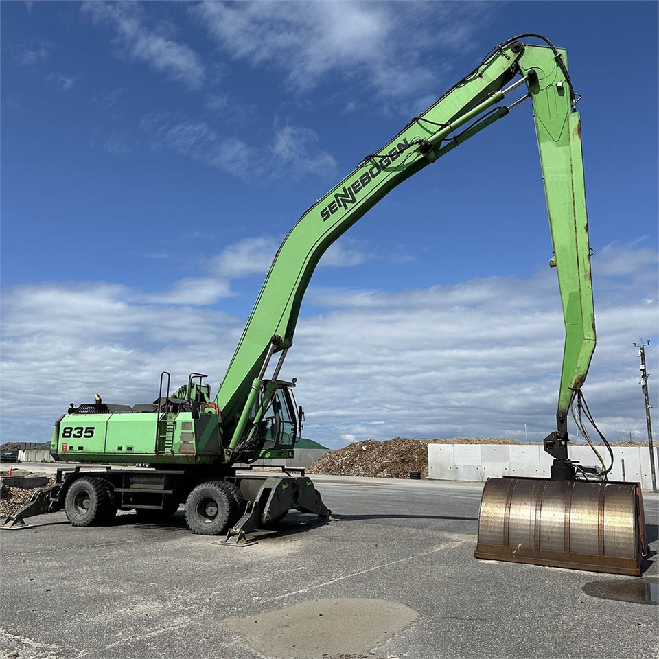 Sennebogen 835M - 垃圾/ 工业叉装车:图1 Sennebogen 835M - 垃圾/ 工业叉装车:图1