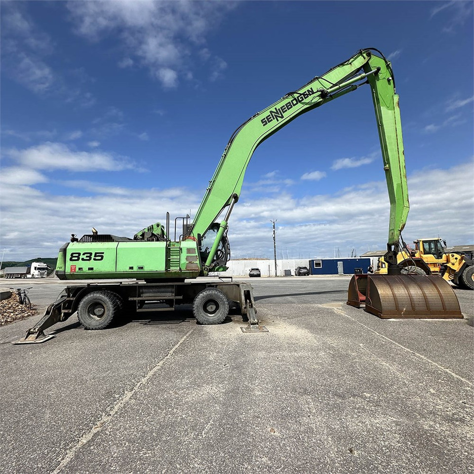 Sennebogen 835M - 垃圾/ 工业叉装车:图2 Sennebogen 835M - 垃圾/ 工业叉装车:图2
