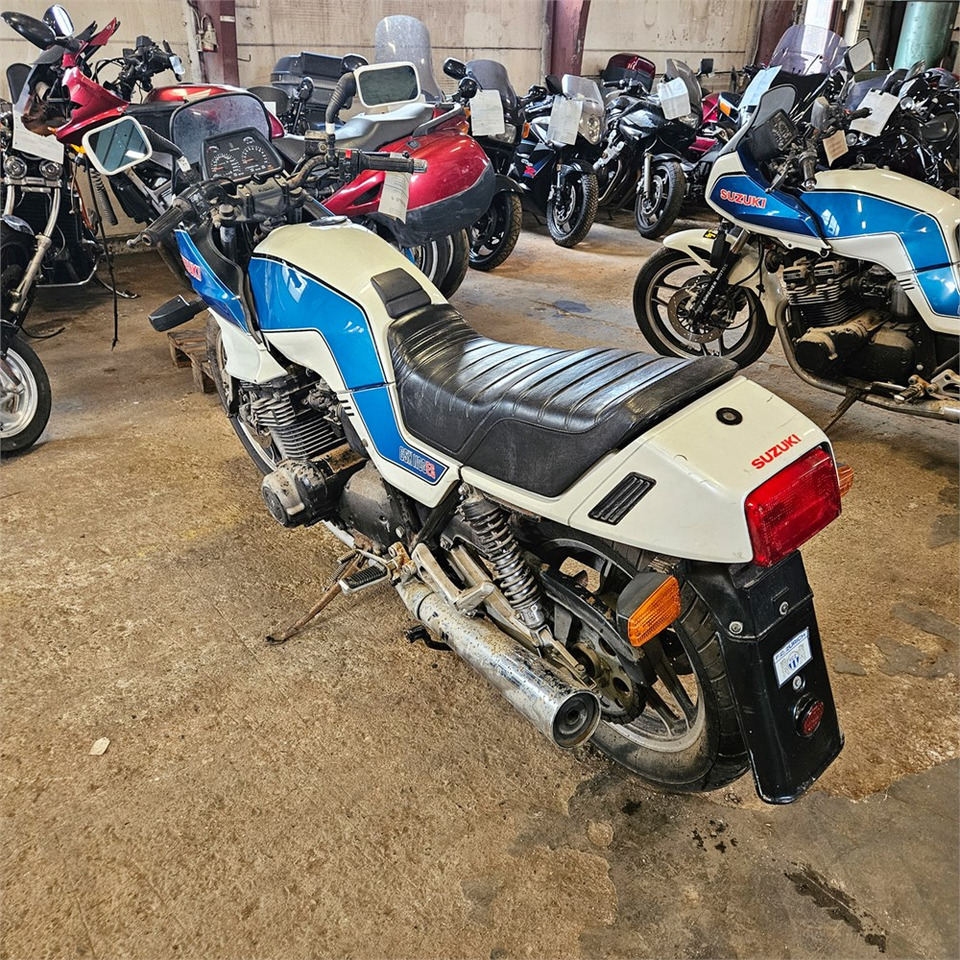 Suzuki GSX 1100 ES - 摩托车:图3 Suzuki GSX 1100 ES - 摩托车:图3