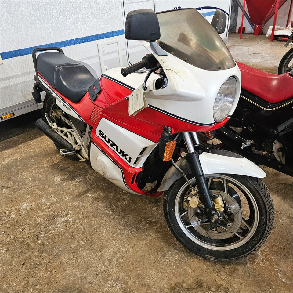 Suzuki GSX1100EF - 摩托车:图1 Suzuki GSX1100EF - 摩托车:图1