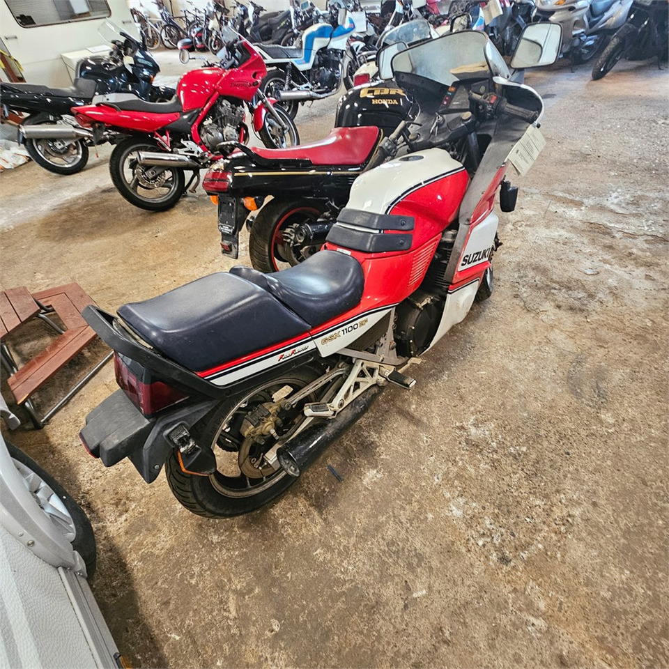 Suzuki GSX1100EF - 摩托车:图3 Suzuki GSX1100EF - 摩托车:图3