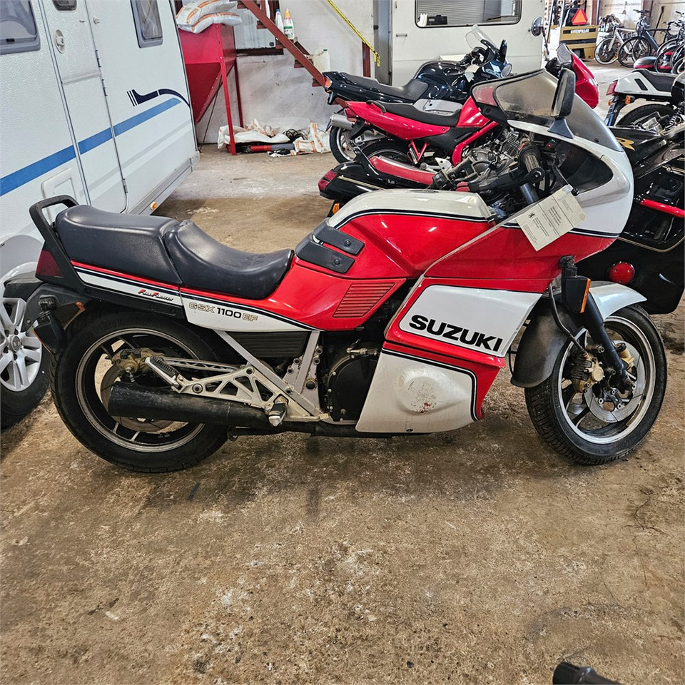 Suzuki GSX1100EF - 摩托车:图2 Suzuki GSX1100EF - 摩托车:图2