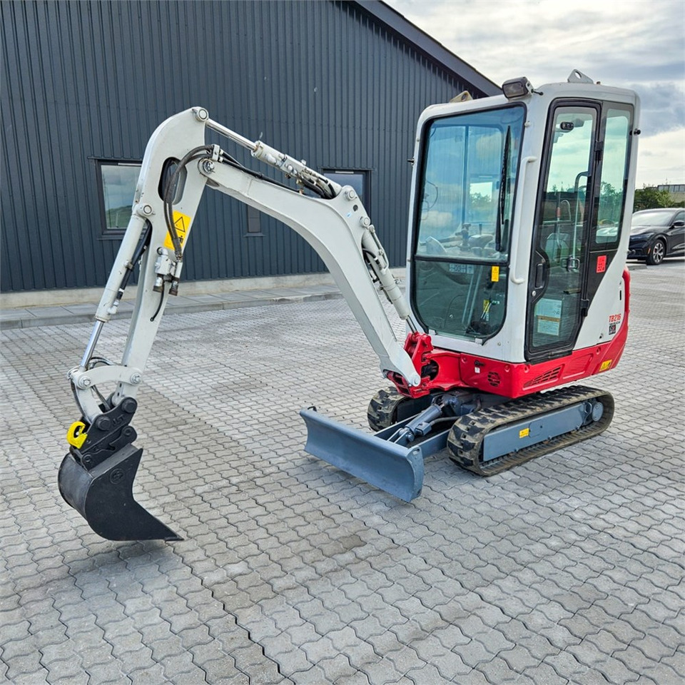 Takeuchi TB216 - 小型挖掘机:图2 Takeuchi TB216 - 小型挖掘机:图2