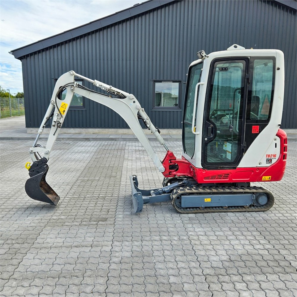 Takeuchi TB216 - 小型挖掘机:图1 Takeuchi TB216 - 小型挖掘机:图1