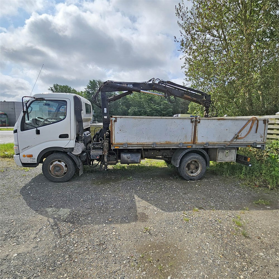 Toyota Dyna 200 - 栏板式/ 平板卡车:图2 Toyota Dyna 200 - 栏板式/ 平板卡车:图2