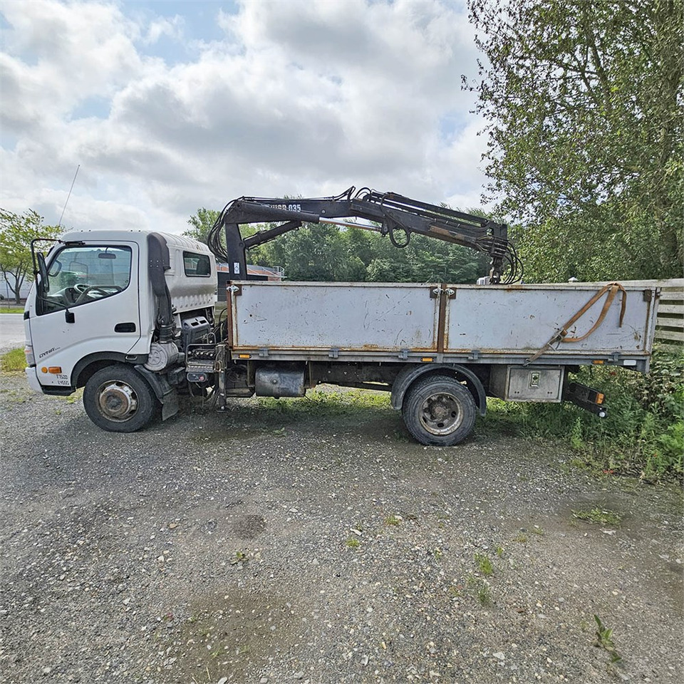 Toyota Dyna 200 - 栏板式/ 平板卡车:图3 Toyota Dyna 200 - 栏板式/ 平板卡车:图3