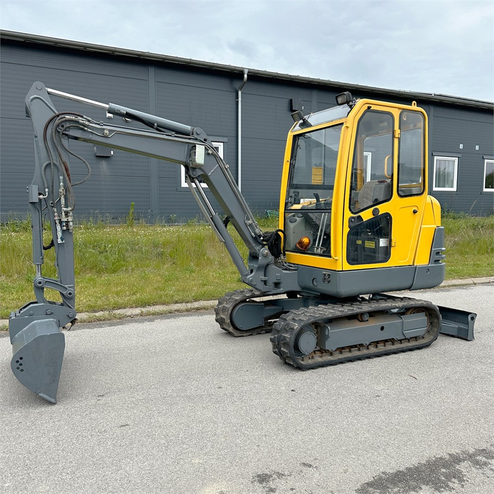 Volvo EC25 (281) - 小型挖掘机:图1 Volvo EC25 (281) - 小型挖掘机:图1