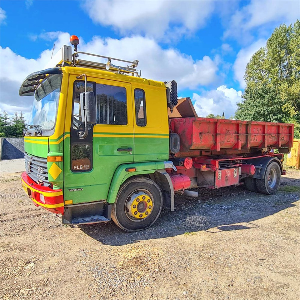 Volvo FL612 - 光缆系统卡车:图1 Volvo FL612 - 光缆系统卡车:图1