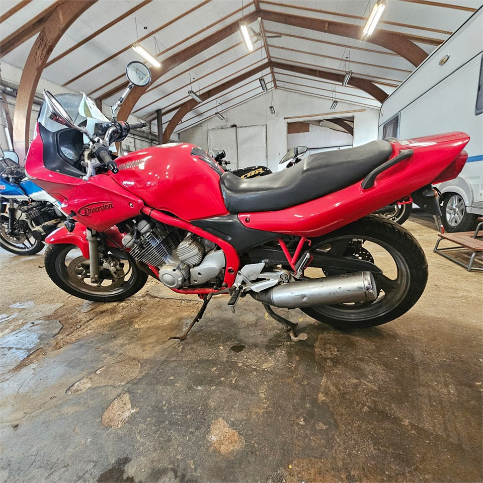 Yamaha XJ600 Diversion - 摩托车:图2 Yamaha XJ600 Diversion - 摩托车:图2