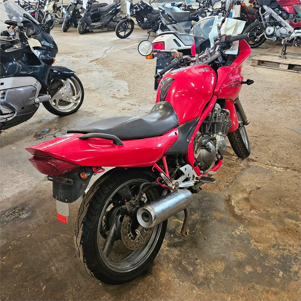 Yamaha XJ600 Diversion - 摩托车:图5 Yamaha XJ600 Diversion - 摩托车:图5