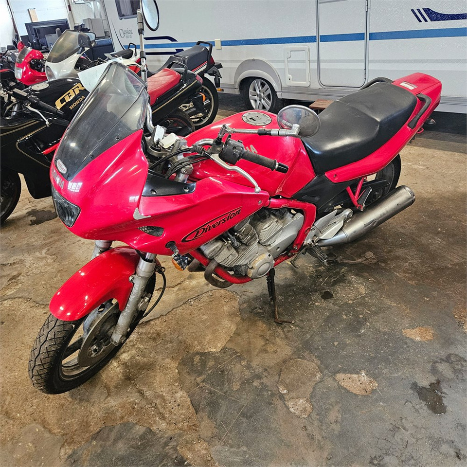 Yamaha XJ600 Diversion - 摩托车:图1 Yamaha XJ600 Diversion - 摩托车:图1