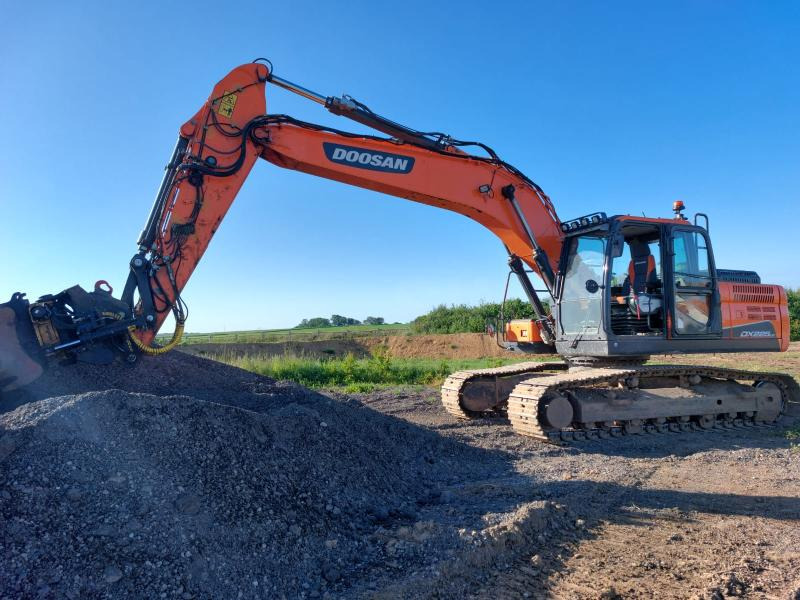 Doosan DX 225LC-5 - 履带式挖掘机:图1 Doosan DX 225LC-5 - 履带式挖掘机:图1