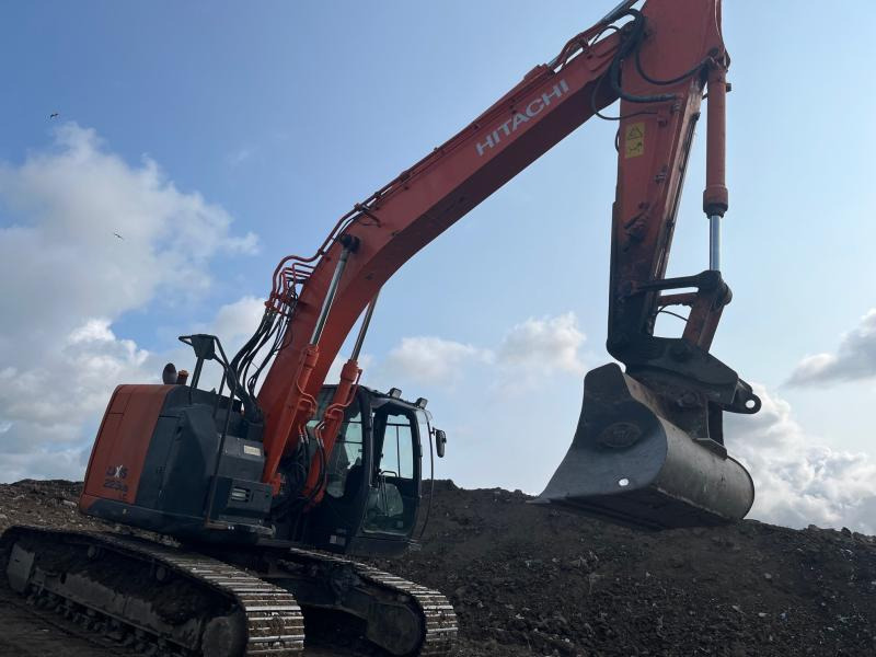 Hitachi ZX 225USLC-5B - 履带式挖掘机:图2 Hitachi ZX 225USLC-5B - 履带式挖掘机:图2