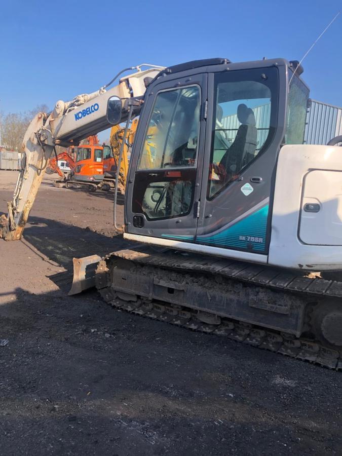 Kobelco SK 75SR-3E - 小型挖掘机:图2 Kobelco SK 75SR-3E - 小型挖掘机:图2