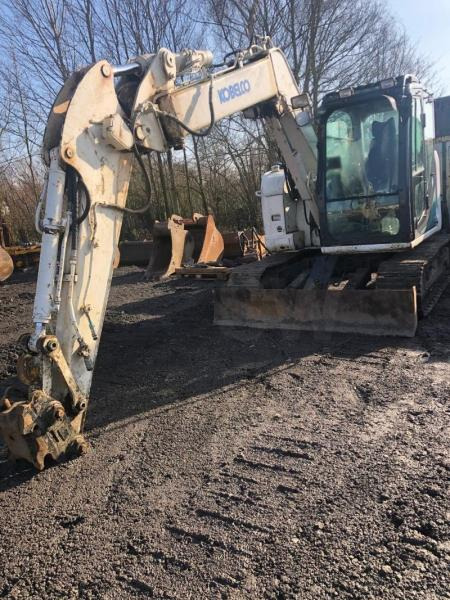 Kobelco SK 75SR-3E - 小型挖掘机:图1 Kobelco SK 75SR-3E - 小型挖掘机:图1