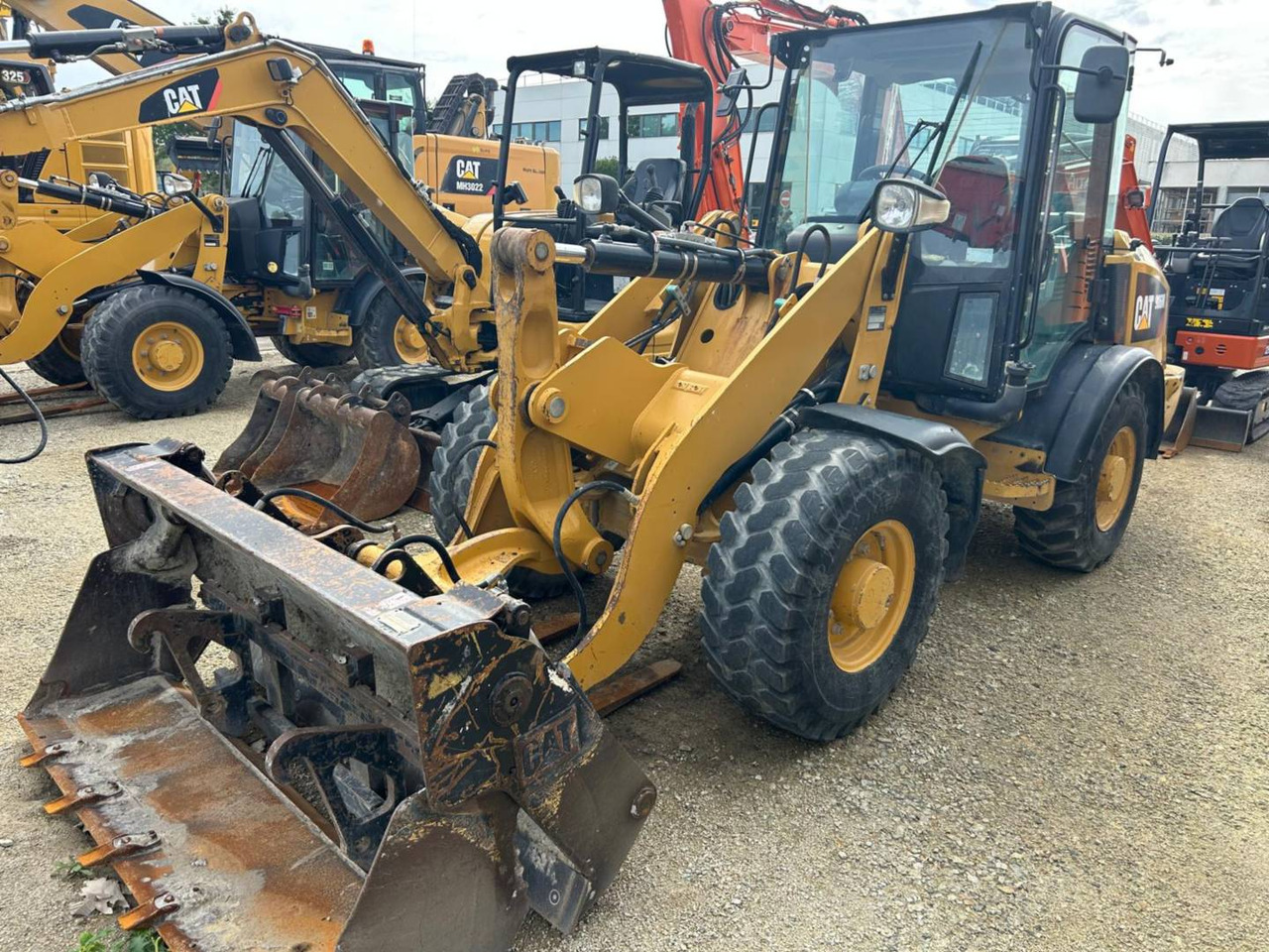 CAT 906M - 轮式装载机:图1 CAT 906M - 轮式装载机:图1