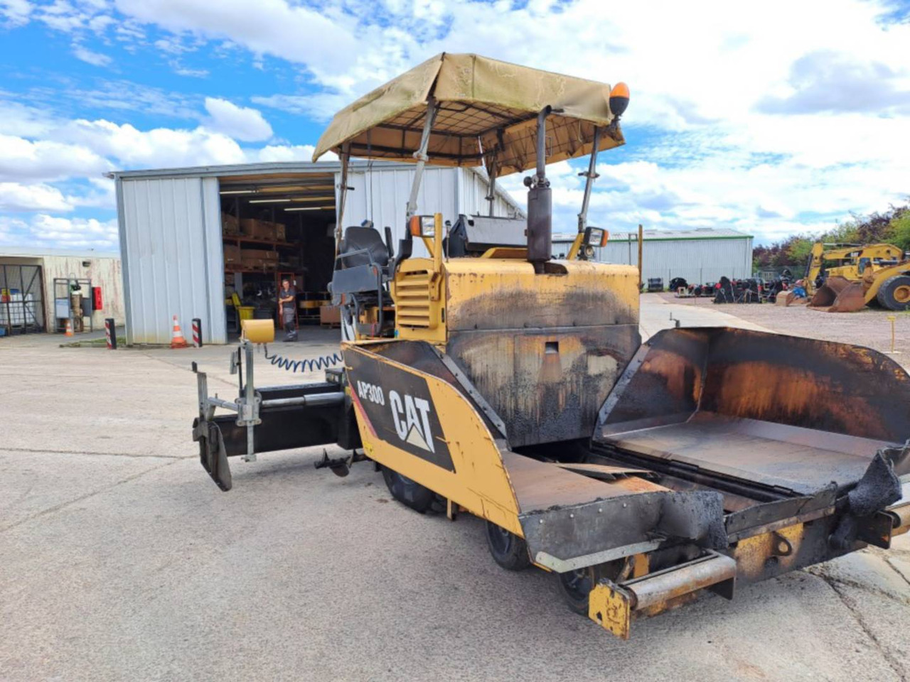 CAT AP300 - 沥青铺路机:图2 CAT AP300 - 沥青铺路机:图2