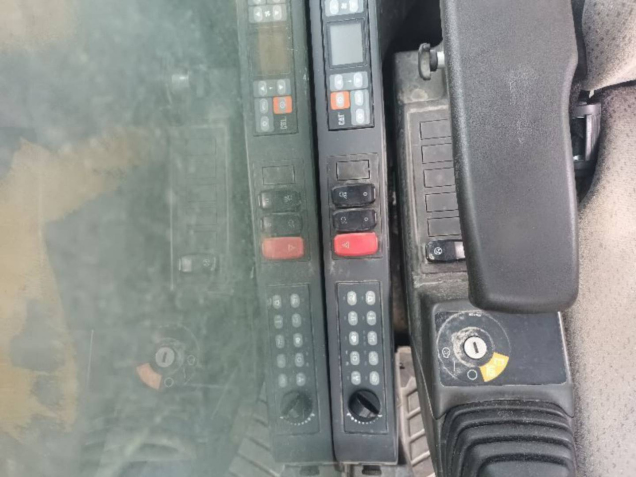 CAT MH3022-1 - 轮式挖掘机:图5 CAT MH3022-1 - 轮式挖掘机:图5