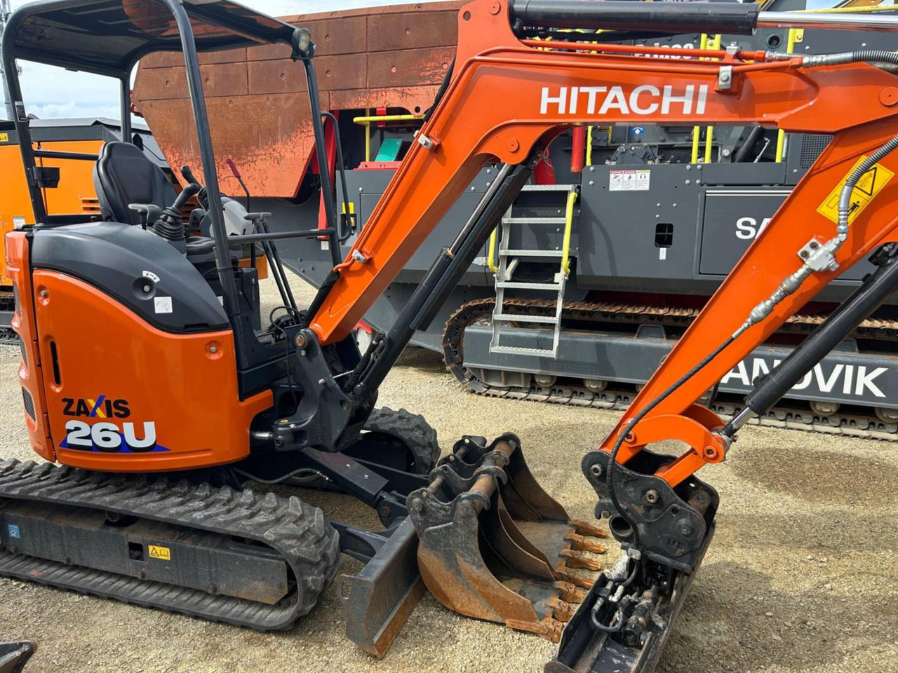 HITACHI ZX26U-6 - 履带式挖掘机:图2 HITACHI ZX26U-6 - 履带式挖掘机:图2