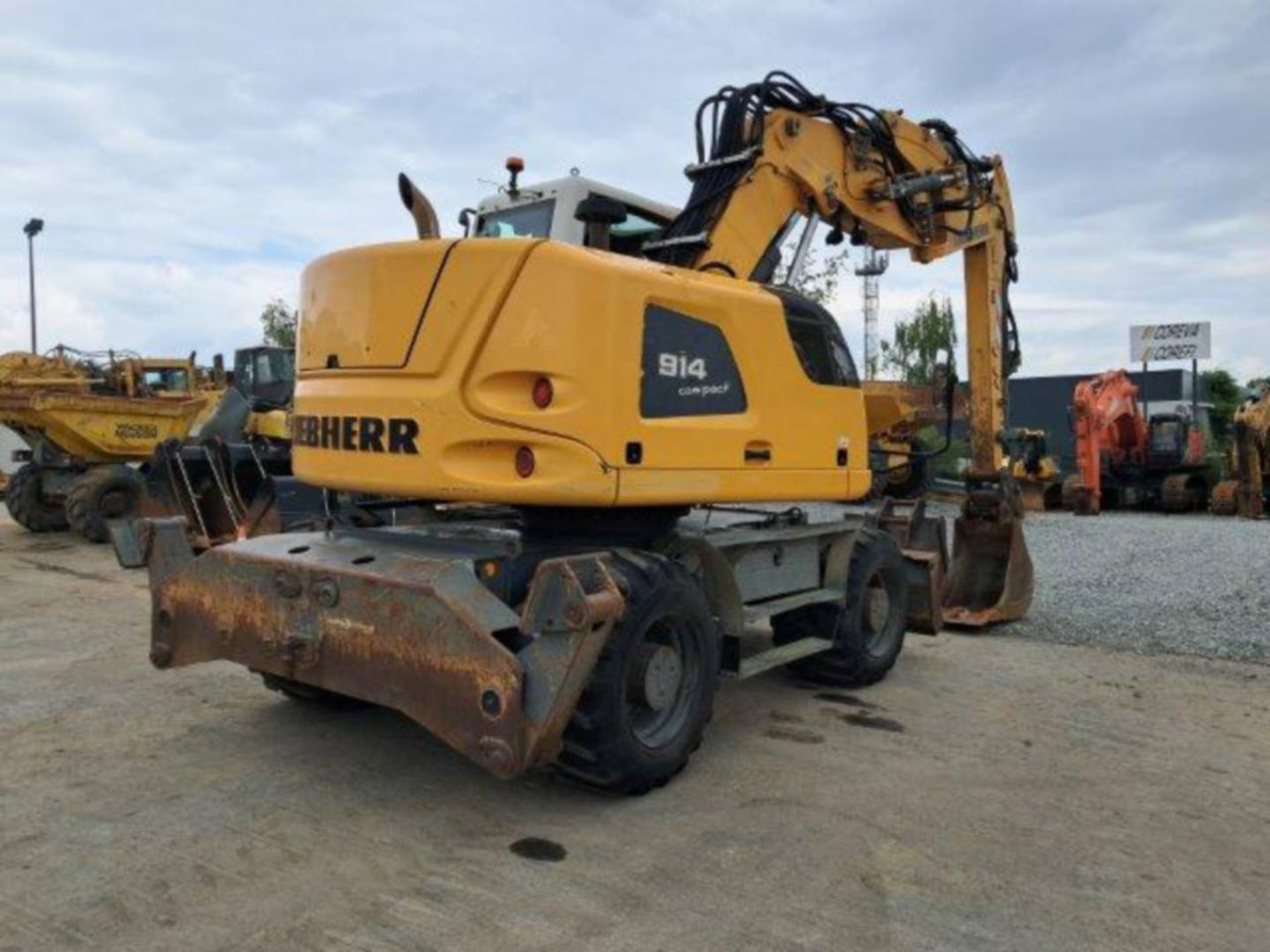 LIEBHERR A914 - 轮式挖掘机:图2 LIEBHERR A914 - 轮式挖掘机:图2