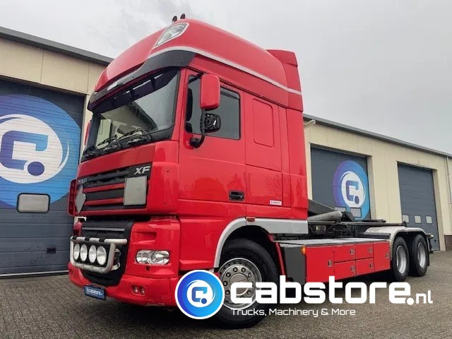 DAF XF 105 .460 FAS Euro 5 - Haakarmsysteem - Hooklift - Abrolkipper - Year 2006 - ANALOG TACHO - TUV 05-2025 - 吊钩升降车:图1 DAF XF 105 .460 FAS Euro 5 - Haakarmsysteem - Hooklift - Abrolkipper - Year 2006 - ANALOG TACHO - TUV 05-2025 - 吊钩升降车:图1