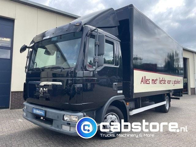 MAN TGL 8.180 4X2 BB Euro 5 - Handgeschakelde versnellingsbak - Laadklep - Bouwjaar 2010 - 3 zitplaatsen - 厢式卡车:图1 MAN TGL 8.180 4X2 BB Euro 5 - Handgeschakelde versnellingsbak - Laadklep - Bouwjaar 2010 - 3 zitplaatsen - 厢式卡车:图1