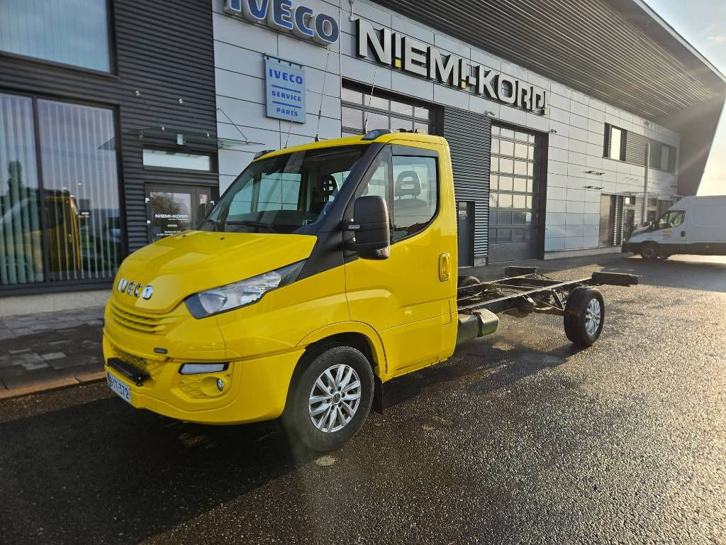Iveco 35S18 - 厢式货车:图1 Iveco 35S18 - 厢式货车:图1