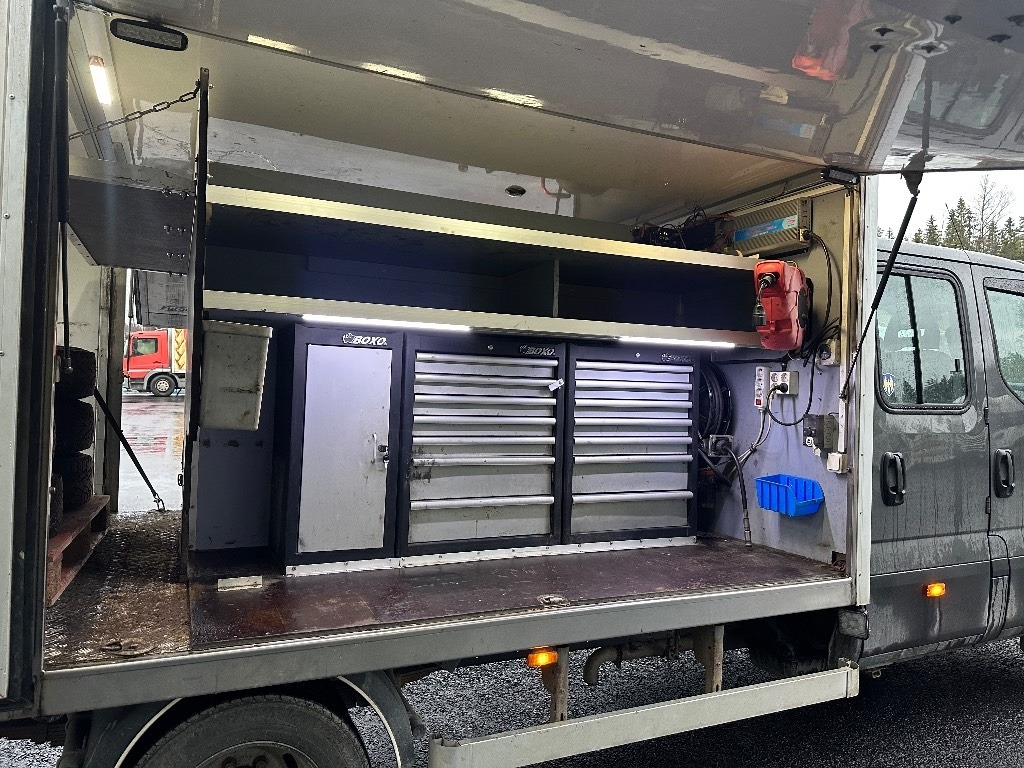 Iveco Daily 50C18A8 huoltoauto - 无侧窗厢式货车:图3 Iveco Daily 50C18A8 huoltoauto - 无侧窗厢式货车:图3