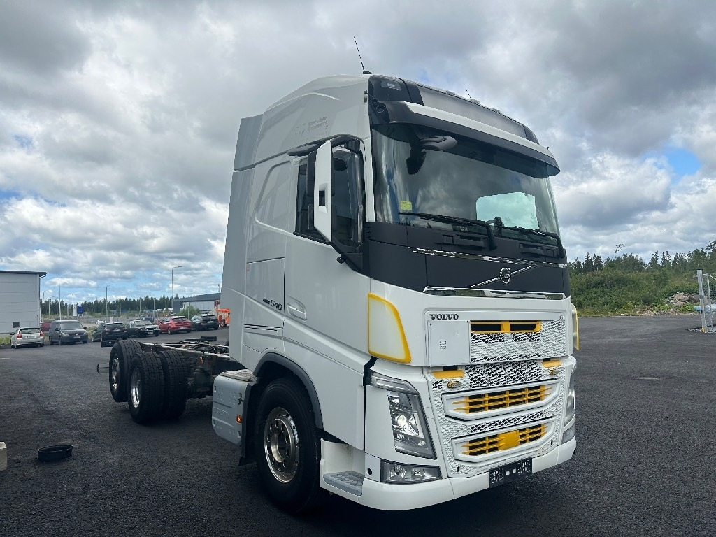 Volvo FH13 540 6x2*4 - 驾驶室底盘卡车:图2 Volvo FH13 540 6x2*4 - 驾驶室底盘卡车:图2