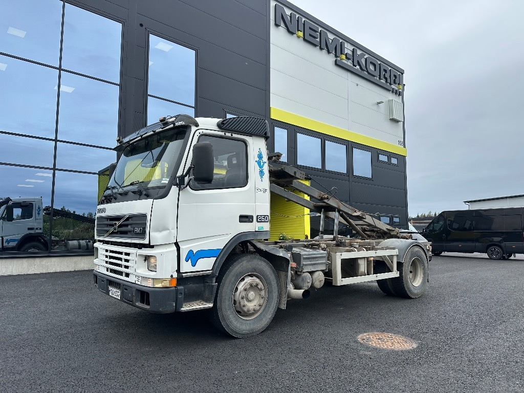 Volvo FM7 4x2 vaijerilaitteilla - 箕斗装载车:图1 Volvo FM7 4x2 vaijerilaitteilla - 箕斗装载车:图1