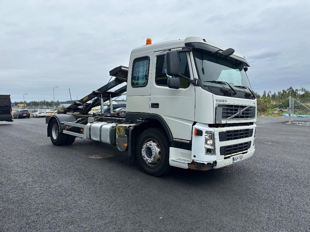 Volvo FM9 4x2 vaijerilaitteilla - 箕斗装载车:图3 Volvo FM9 4x2 vaijerilaitteilla - 箕斗装载车:图3