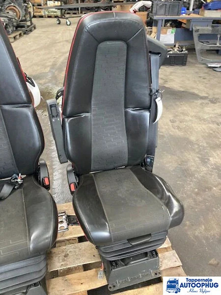 Volvo Sæde LH Volvo 84165773 - 驾驶室和内部 适用于 卡车:图2 Volvo Sæde LH Volvo 84165773 - 驾驶室和内部 适用于 卡车:图2