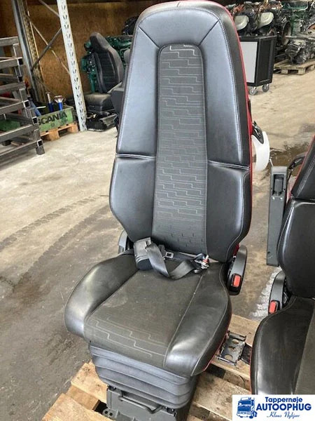 Volvo Sæde RH Volvo 82201655 - 驾驶室和内部 适用于 卡车:图2 Volvo Sæde RH Volvo 82201655 - 驾驶室和内部 适用于 卡车:图2