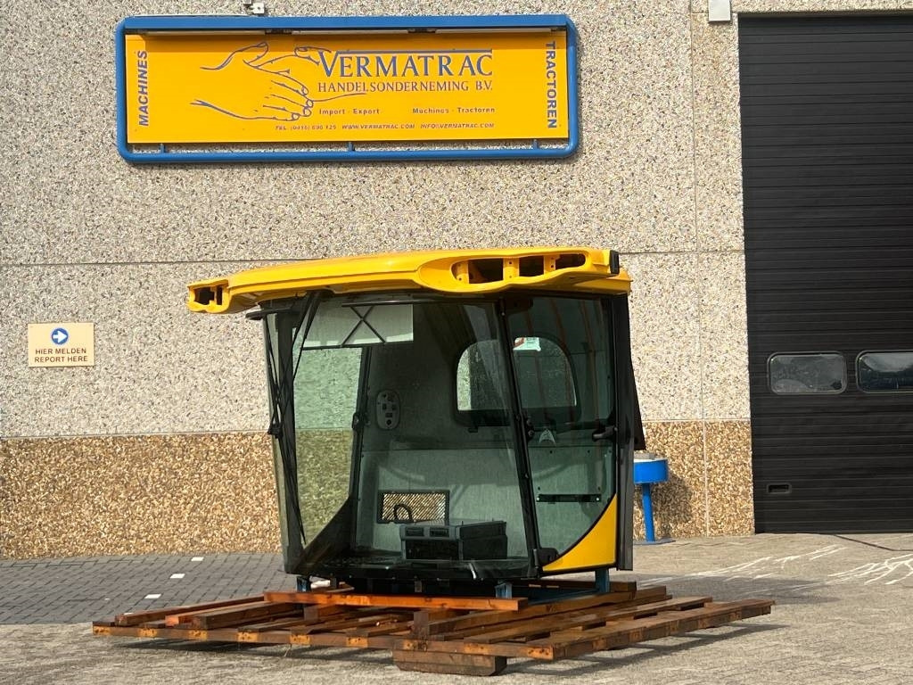 New Holland Cabine - New Holland CR8070, CR8080, CR9070, CR908 - 收割机附件:图1 New Holland Cabine - New Holland CR8070, CR8080, CR9070, CR908 - 收割机附件:图1