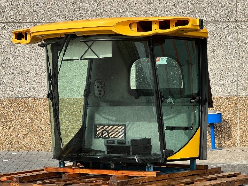 New Holland Cabine - New Holland CR8070, CR8080, CR9070, CR908 - 收割机附件:图2 New Holland Cabine - New Holland CR8070, CR8080, CR9070, CR908 - 收割机附件:图2