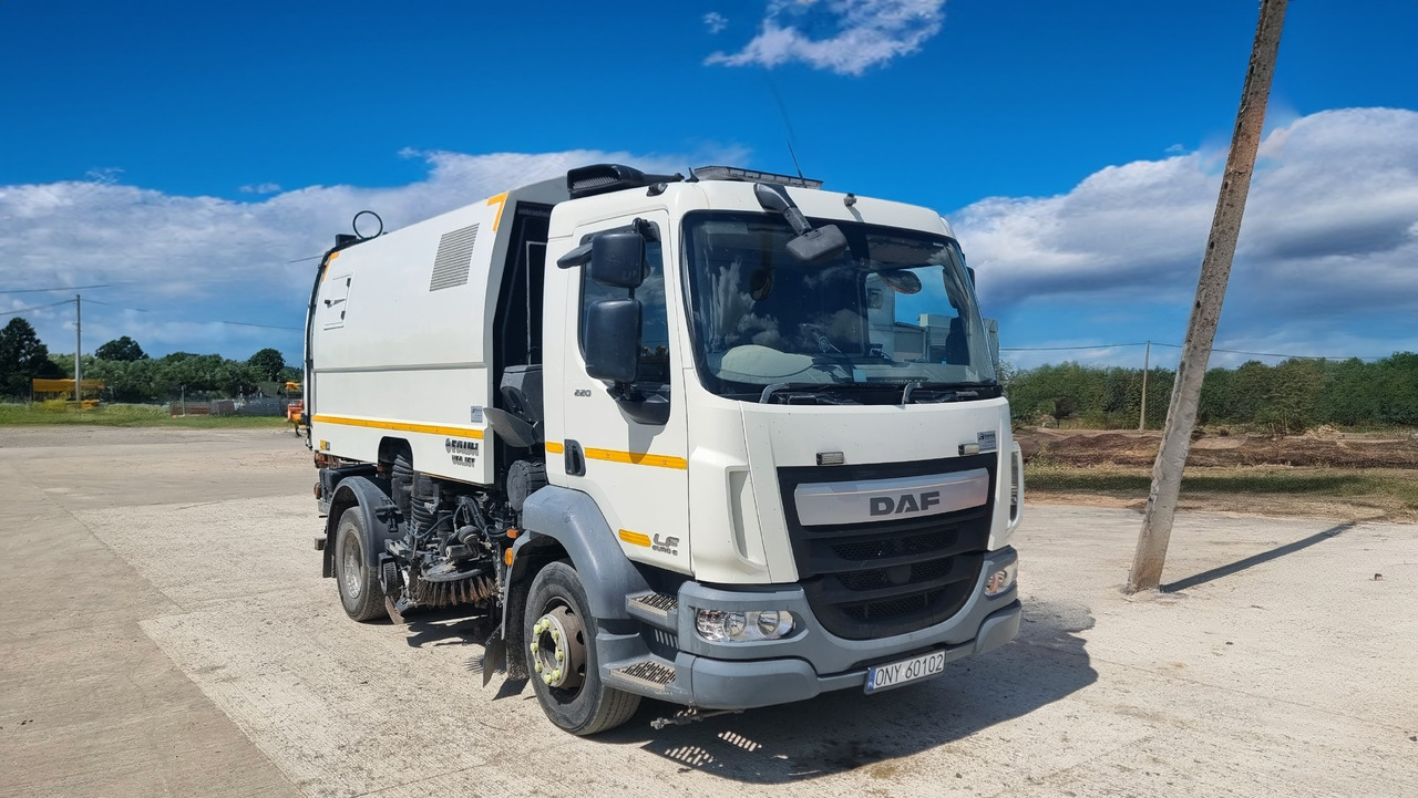 DAF LF220 - 道路清扫机:图1 DAF LF220 - 道路清扫机:图1