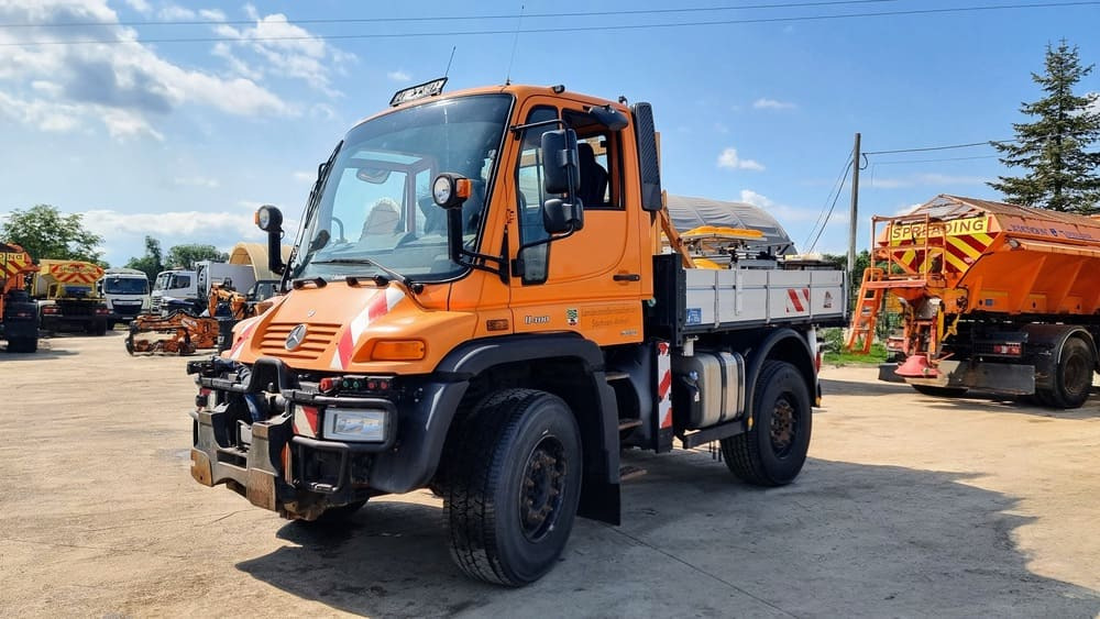 MERCEDES-BENZ Unimog U400 - 市政牵引车:图1 MERCEDES-BENZ Unimog U400 - 市政牵引车:图1