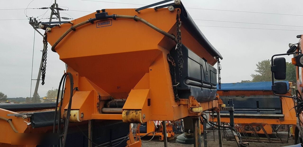 Schmidt Solarko piaskarka SCHMIDT STRATOS 5m3 20 - 撒沙机/ 撒盐机 适用于 市政/ 专用车辆:图4 Schmidt Solarko piaskarka SCHMIDT STRATOS 5m3 20 - 撒沙机/ 撒盐机 适用于 市政/ 专用车辆:图4