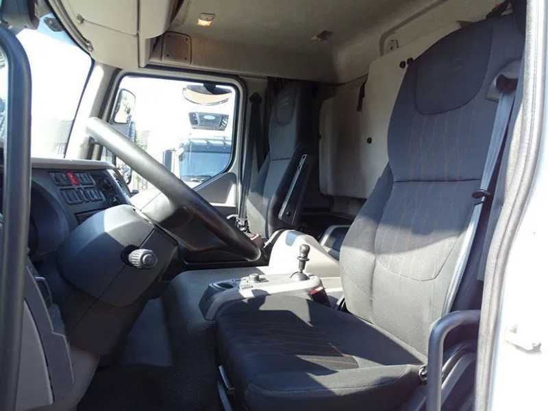 DAF LF 260 16 TON SLEEPER BOX 720X250X244 LBW 1.5 T - 厢式卡车:图4 DAF LF 260 16 TON SLEEPER BOX 720X250X244 LBW 1.5 T - 厢式卡车:图4