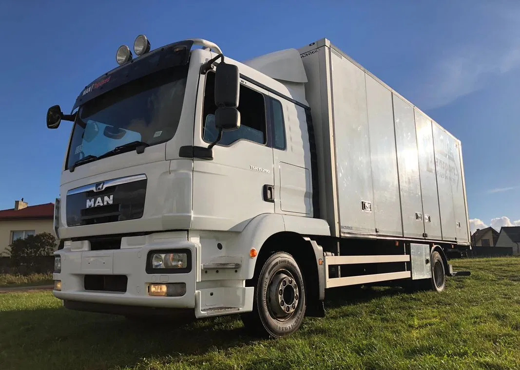 MAN 15.290 Winda Bok otwierany 18 Palet - 等温卡车:图1 MAN 15.290 Winda Bok otwierany 18 Palet - 等温卡车:图1