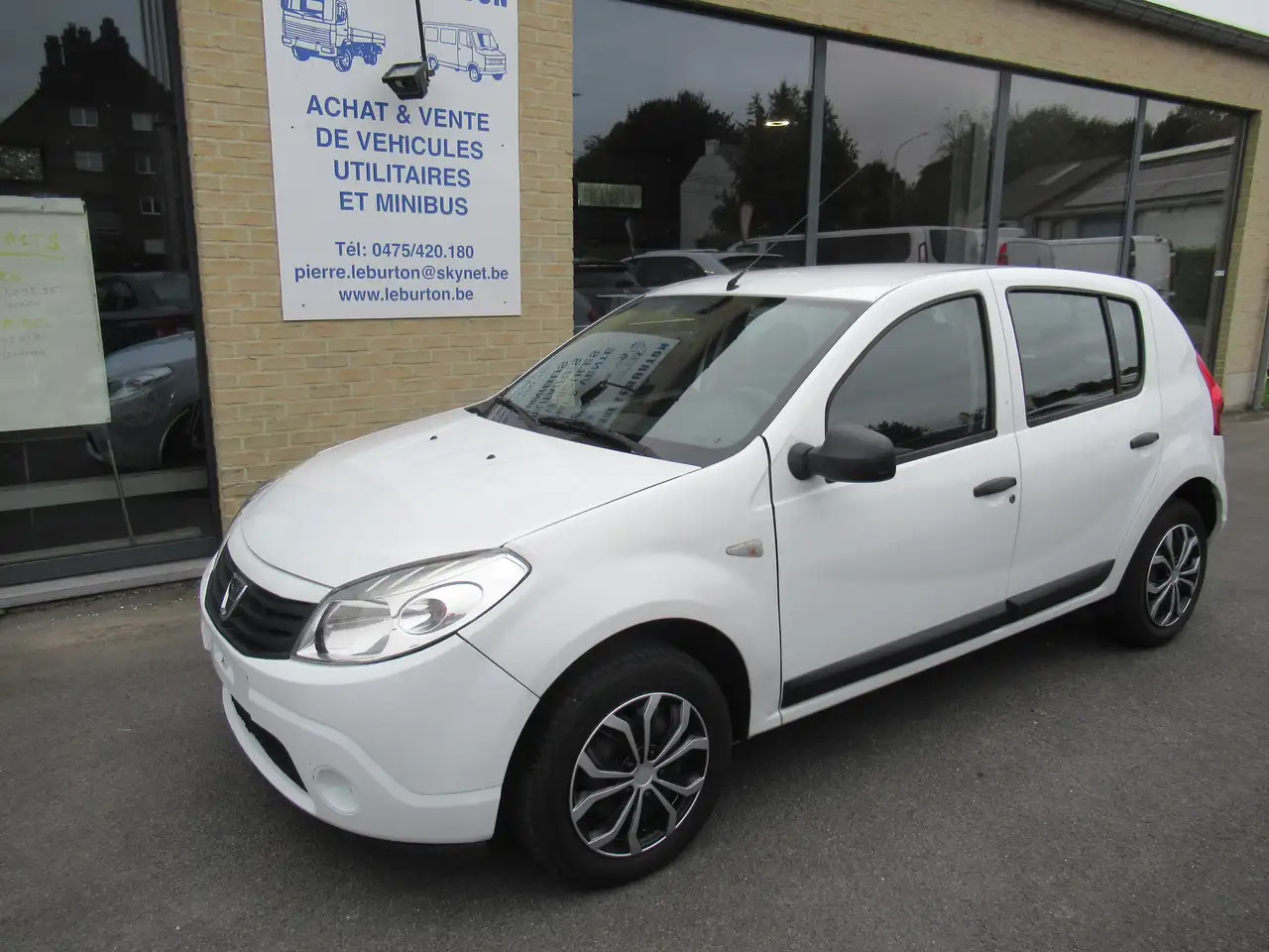 Dacia Sandero Sandero 1.2i Ambiance - 汽车:图1 Dacia Sandero Sandero 1.2i Ambiance - 汽车:图1
