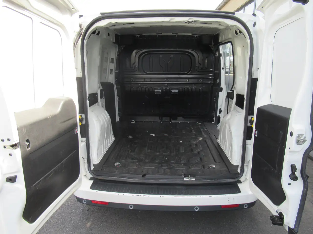 Fiat Doblo CLIM AUTO, NAVI, CRUISE 10500€+TVA/BTW - 紧凑型面包车:图5 Fiat Doblo CLIM AUTO, NAVI, CRUISE 10500€+TVA/BTW - 紧凑型面包车:图5