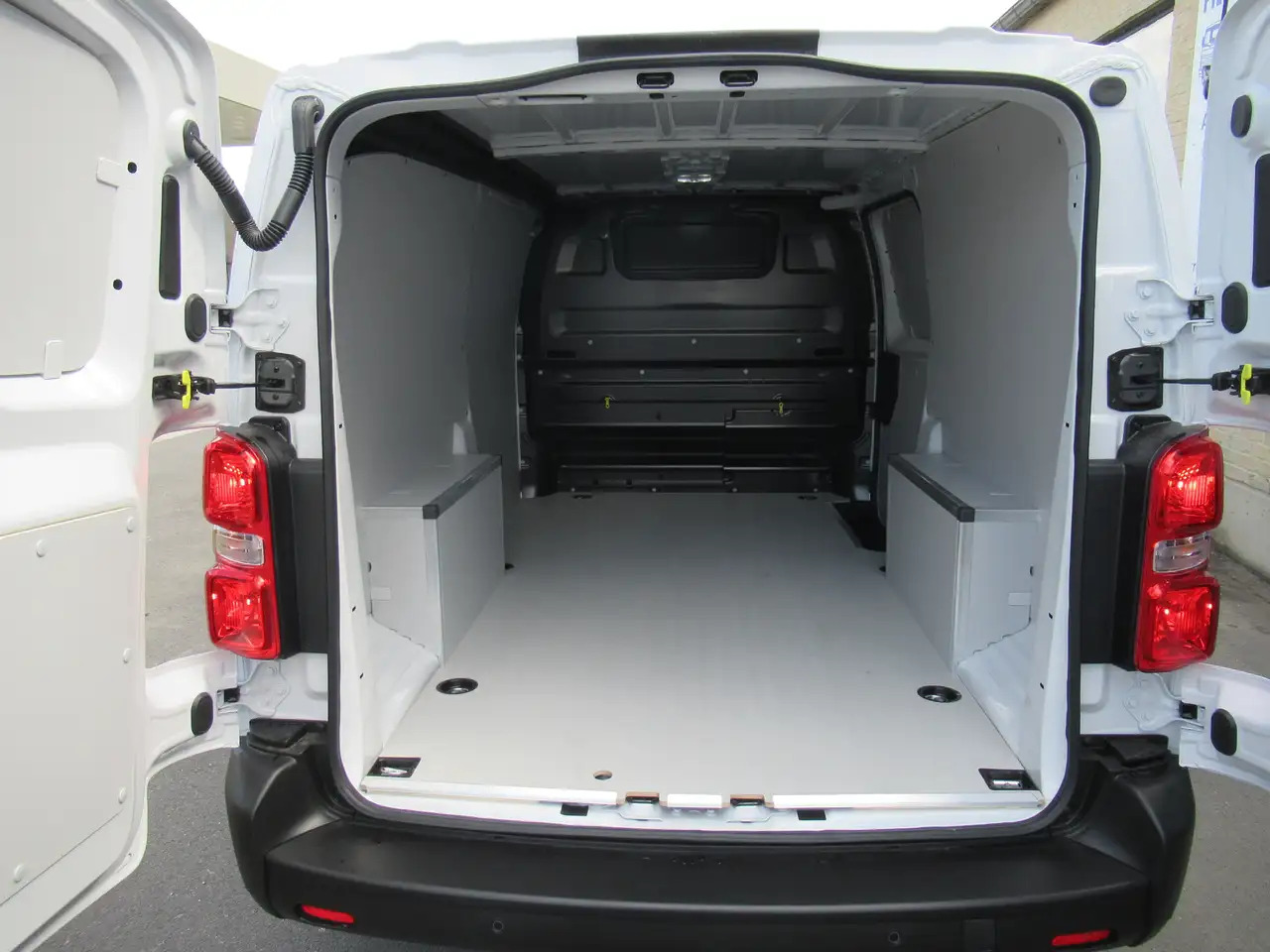 Fiat Scudo L3,bte auto, 145cv, neuf, 25900€+TVA - 无侧窗厢式货车:图5 Fiat Scudo L3,bte auto, 145cv, neuf, 25900€+TVA - 无侧窗厢式货车:图5