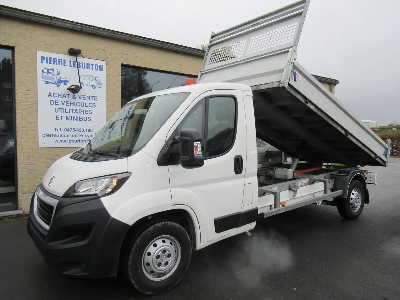 Peugeot Boxer BENNE BACULANTE 19000€+TVA/BTW - 翻斗货车:图1 Peugeot Boxer BENNE BACULANTE 19000€+TVA/BTW - 翻斗货车:图1