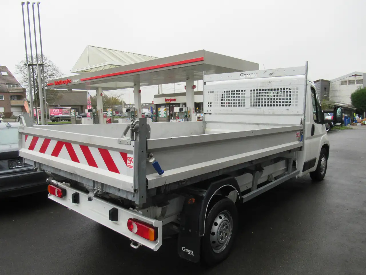 Peugeot Boxer BENNE BACULANTE 19000€+TVA/BTW - 翻斗货车:图4 Peugeot Boxer BENNE BACULANTE 19000€+TVA/BTW - 翻斗货车:图4