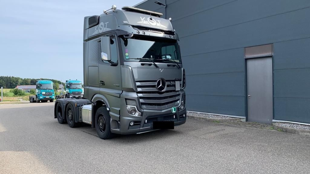 Mercedes-Benz Actros Edition 2 BiXenon KlimaA Navi Massage - 牵引车:图1 Mercedes-Benz Actros Edition 2 BiXenon KlimaA Navi Massage - 牵引车:图1