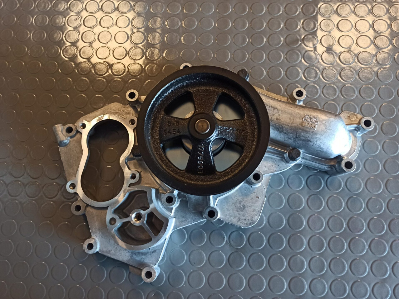 SCANIA COOLANT PUMP - 570881 - 冷却剂泵 适用于 卡车:图1 SCANIA COOLANT PUMP - 570881 - 冷却剂泵 适用于 卡车:图1
